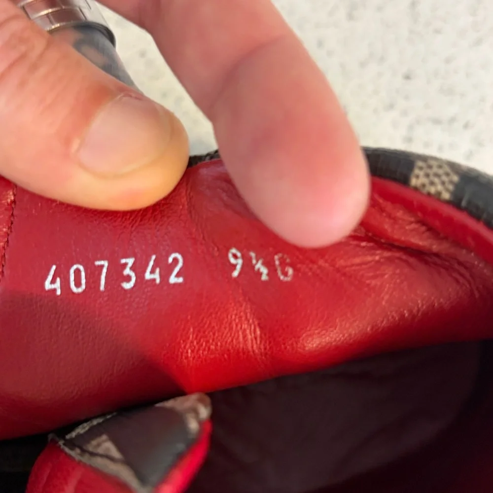 Gucci Red and Brown Interior Detail like new condition no scuffs or scratches. - Picture 8 of 9
